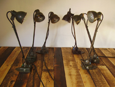 Bord- eller vegglampe