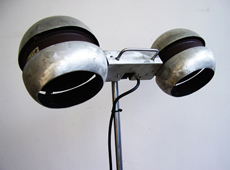 Stålampe lagd av en legelampe