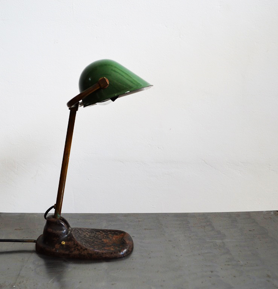 Liten grønn bordlampe